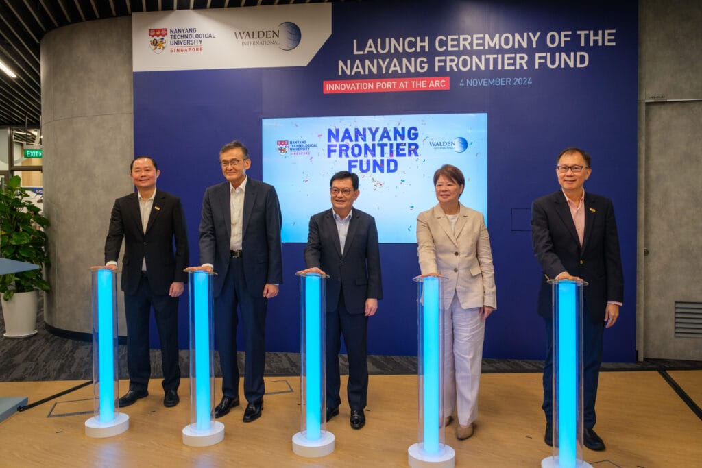 インテルCEO辞任要求!? トランプvs. インテルの壮絶バトル!中国と華僑の深層に迫る (feat. Intel, 東南アジア経済, トランプ, インテル, サムスン, 華僑, シンガポール) 6 Louis Phee Mr Tan Lip Bu Heng Swee Keat Goh Swee Chen and Prof Ho Teck Hua