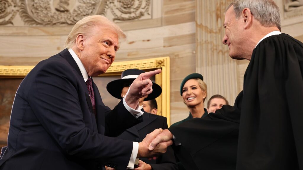トランプ関税ショック!最高裁“6対3”体制でも覆るのか?【feat. トランプ, 関税, 米国最高裁, 世界経済, 保守リベラル対立】 7 gettyimages 2194921722